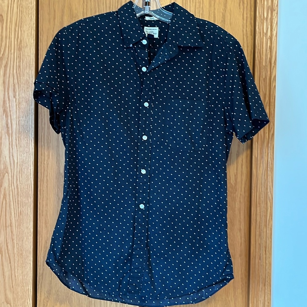 J Crew Mens Shirt. Slim fit size Medium. Navy with white polka dots.